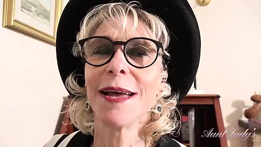 Auntjudys - olgun nine patronun dee lite ofiste yarağını emiyor