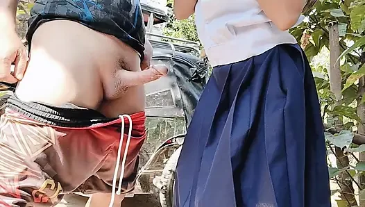 MASUM KıZ ÖĞRENCI TRIKE'YE BINIYOR ŞANSLı BIR SÜRÜCÜYÜ BIR YERE GITMEYE DAVET EDIYOR