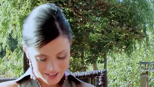 Renkli saçlı lezbiyen ateşli arkadaşı tarafından takma yarakla sikiliyor