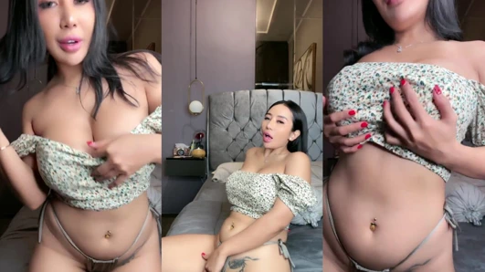 Büyük göğüsler ve güzel amcık yerel kız Endonezya