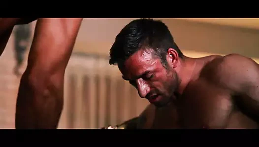 SEKSI LISA CANAVAR YARAKLA ÖĞÜRÜYOR, SONRA SERT SIKIŞ IÇIN EĞILIYOR