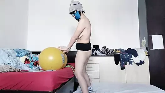 Amateur wife dances naked around the house. Amateur wife fingers her ass for the first time.