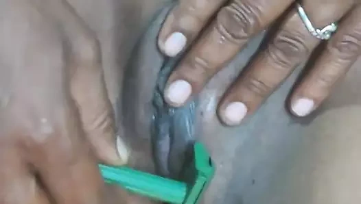 Indian Village aunty pussy hair remove
