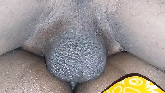 Asılı bir porno yıldızının hızlı amcık sikişi