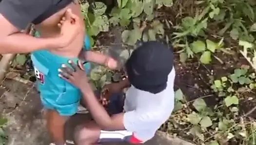 Çalının Içinde Sikiş