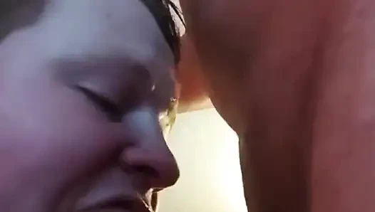 Gırtlağına kadar alıyor babaların yarağı