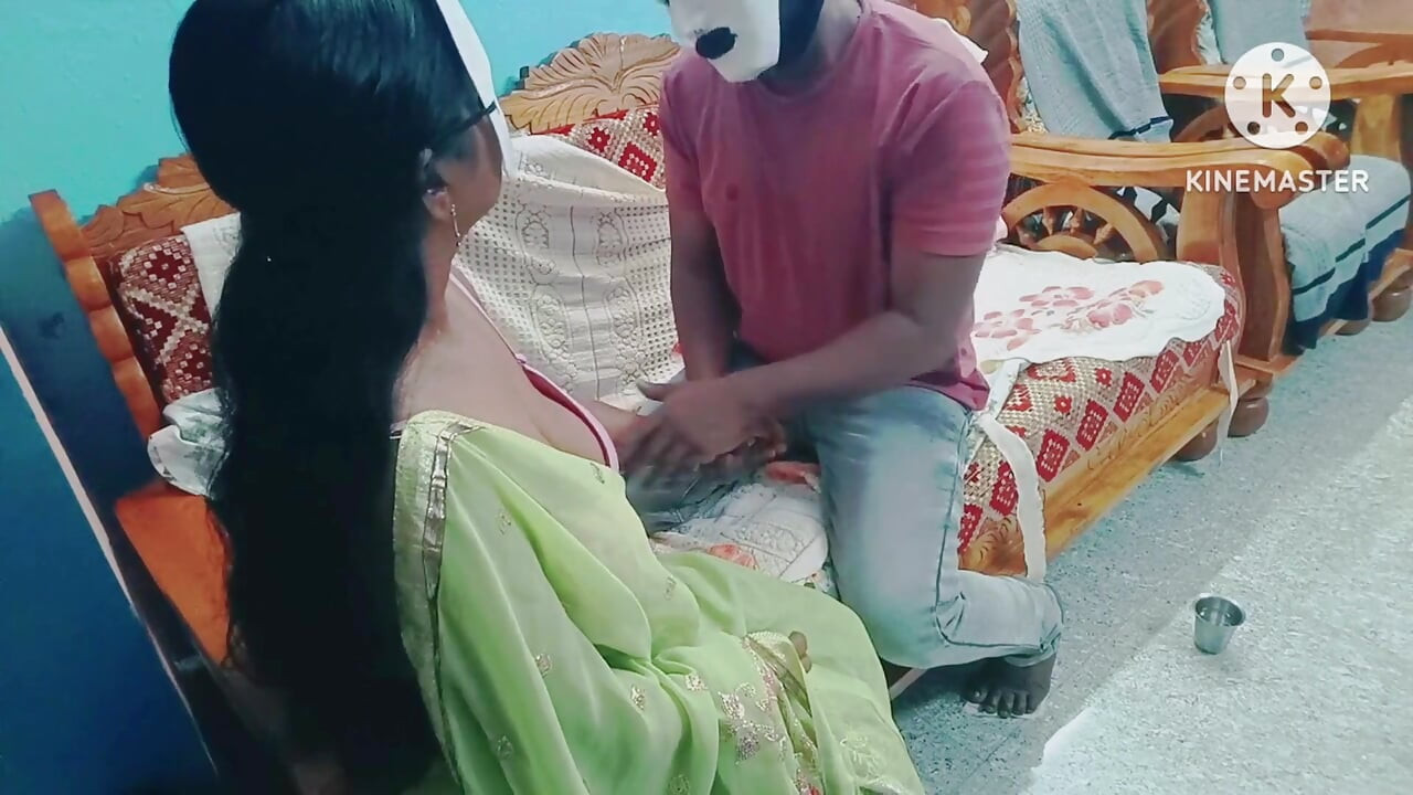 Üvey kızımın kocası güzelliğimden büyüleniyor ve beni sikiyor - tamil erotik ses