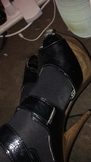 yüksek topuklu siyah naylon çorap