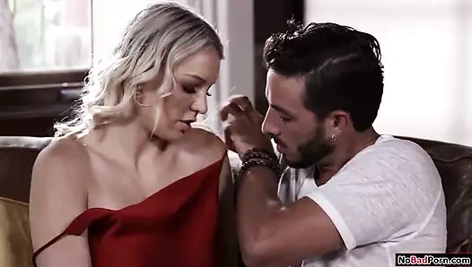 Busty sarışın üvey alır yaladı ve üvey oğlu tarafından çarptım