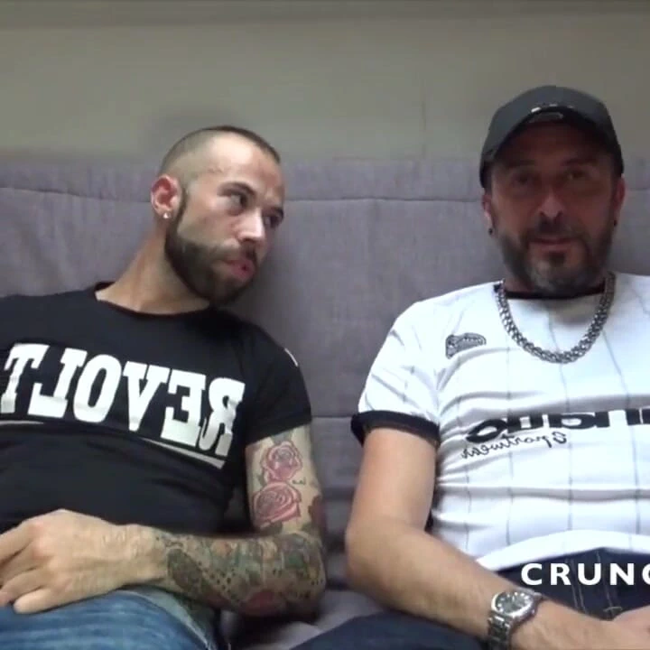 Angl Garcia renato'nun büyük yarağıyla çıplak sikiliyor