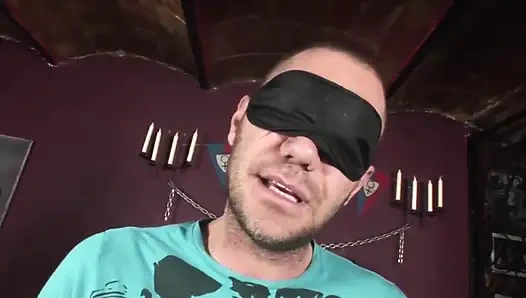 Fetiş sürtük sert sikiliyor