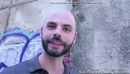 Büyük göt milf julia roca gets poked tarafından bir hunky adam