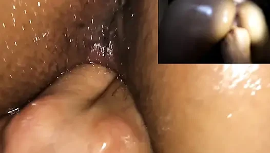 Arap orta yaşlı seksi kadın pip'e yumruk sokuyor