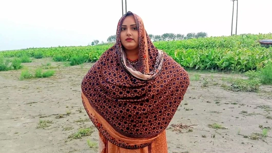 Hoktoml9_Bangladesi village sister-in-law brought me a bag and got on top of me and fucked me.