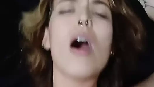 Erkek arkadaşım beni kanepede yalıyor