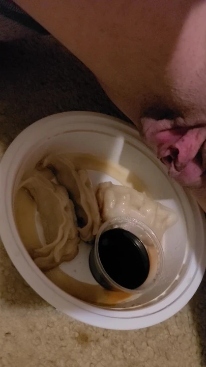 Маленький писсинг на маленький ужин