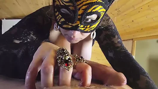 İri yarak, perşembe gününün inanılmaz sik dikkatine hayran kalıyor