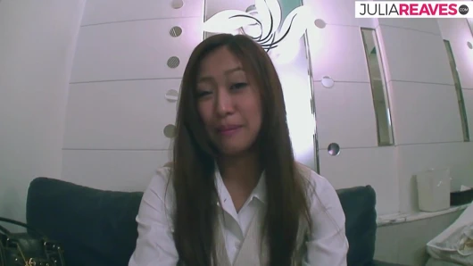 Hafif saçlı Asyalı amcık sert seks istiyor