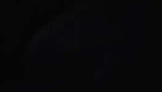 Eve çıplak dönüyor