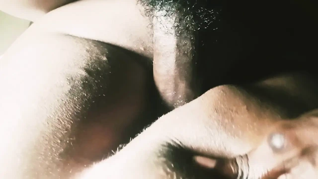 Tina büyük yaraklı oğlana öğrettikten sonra büyük şişman göt sikiliyor