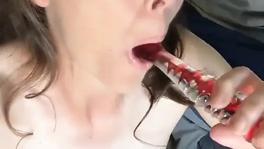 Dildo oral seks!