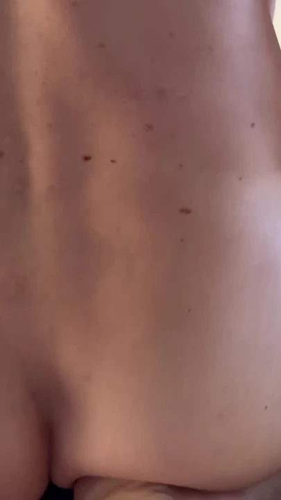 Twink daha önce üvey babasınınki gibi büyük taşakları görmedi