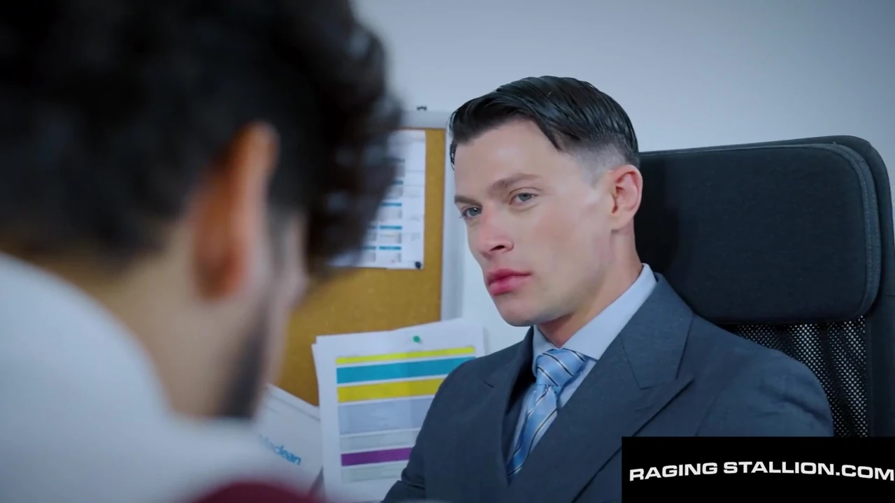 Ruslan Angelo follado a pelo por la polla enorme de Samuel Hodecker