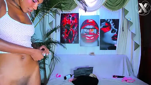 Masturbation with Intertwined Legs: Pussies Rubbing Without Penetrating - Gentle Tribbing