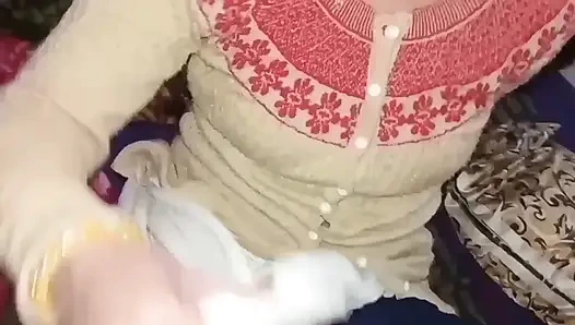 Sevimli üvey kız kardeşim kış mevsiminde yatak odasını benimle paylaştı