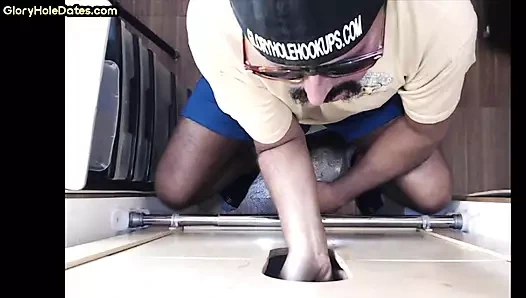 Seks deliği gay baba amatör yakın çekimde yarak gırtlağına kadar alıyor