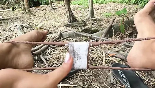 Ben yaramaz bir kızım. Parmaklarımı büyük ıslak vajinamda hissetmeyi gerçekten seviyorum hehehej