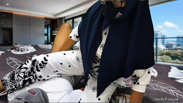 Otur yüzü, berbat pozisyon ve iç çamaşırı: en iyi hakimiyet. Kadın karısı squirt