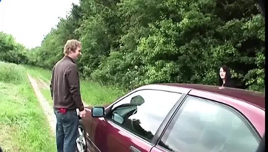 Doğal büyük memeli kız dışarıda sikiliyor