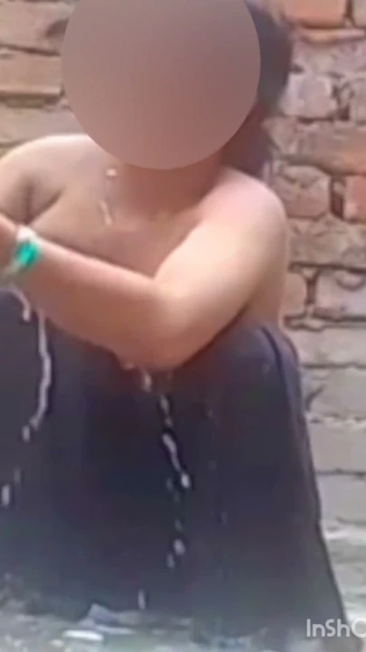 Ateşli desi kız ev işi yaptıktan sonra banyo yapmaya gitti, komşus un ev komşusu ne haat | Klip 1