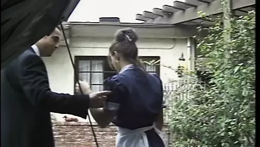 Tatlı götlü seksi esmer bal yatakta yarak emiyor ve sikişiyor