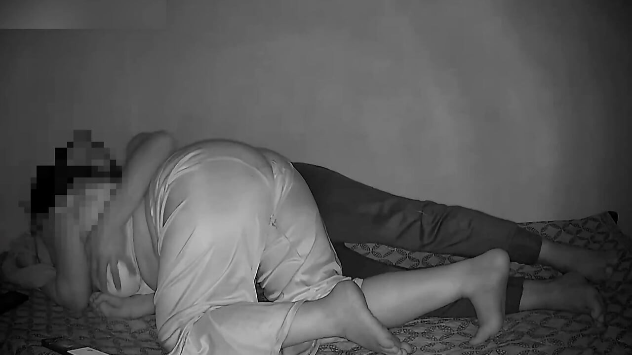 90'ların orta yaşlı seksi kadın ve üvey oğlunun seks videosu
