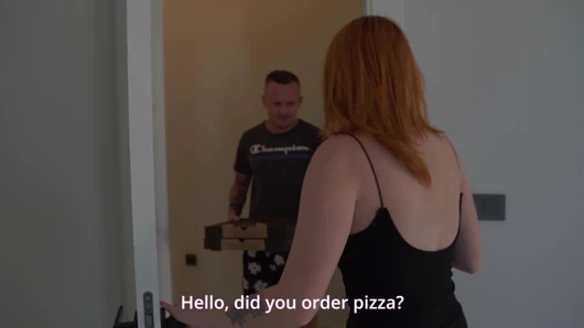 Arkadaşlar kuryeyle seks için pizza sipariş etti!