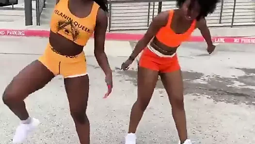 Cindie et sa copine twerk sessions