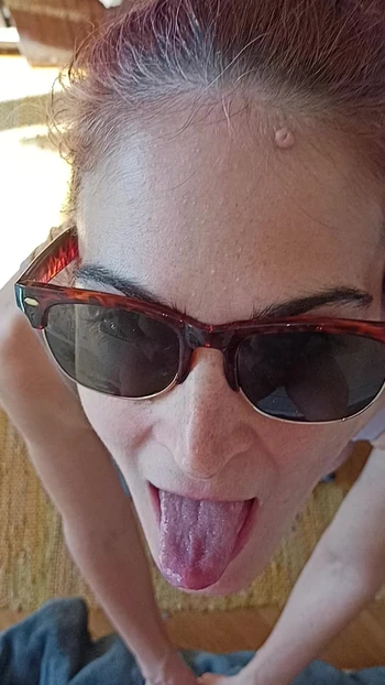 Жадная до спермы шлюшка