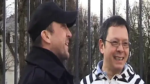 Запомненная французская шлюха-блондинка скачет на двух хуях перед камшотом на лицо