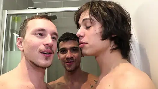 Sevimli iri güzeller anal seks yapıyor 6955 1