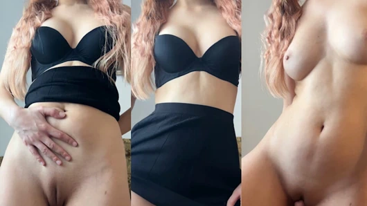 Sevimli kız parmaklıyor ve dildoyla sikişiyor - maiski