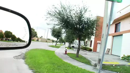 Boğmacılı güzel model pembe bikiniyle sikiliyor