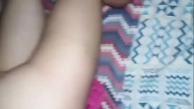 Gündelik evde sikişiyor