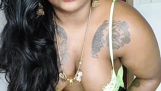 Evli kadın Ilaria zavallı beta kocasını sikiyor