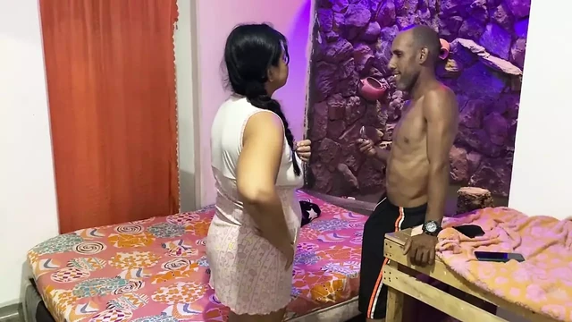 Я трахаю киску моей свекрови, пока она стирает