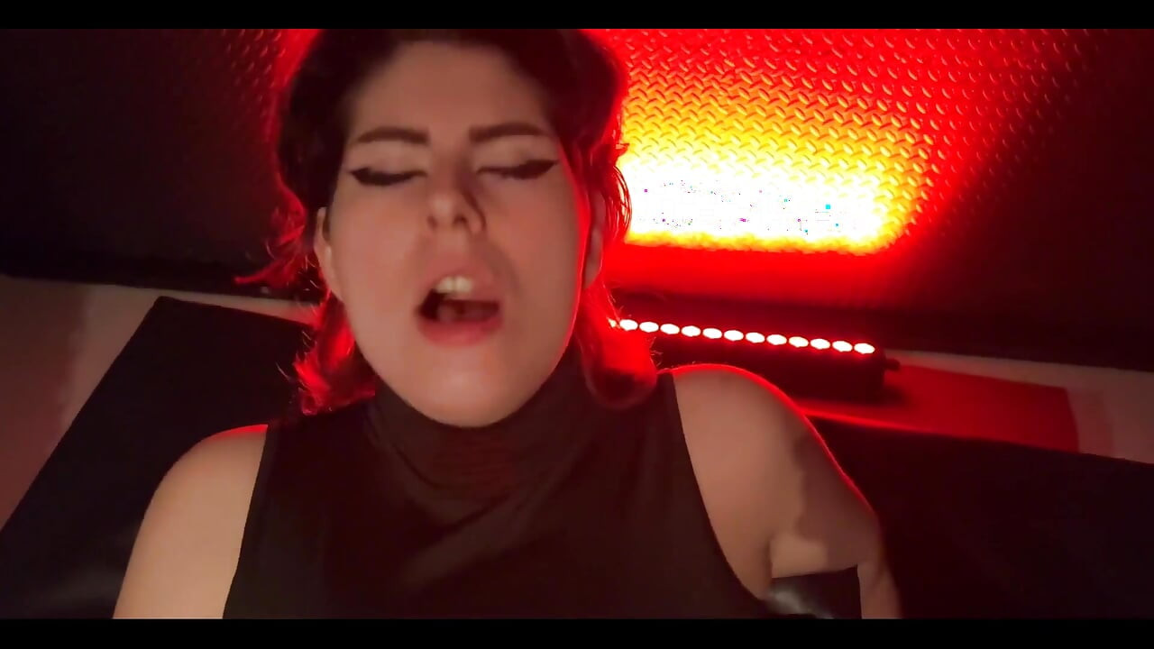Giantess'i memnun ediyor
