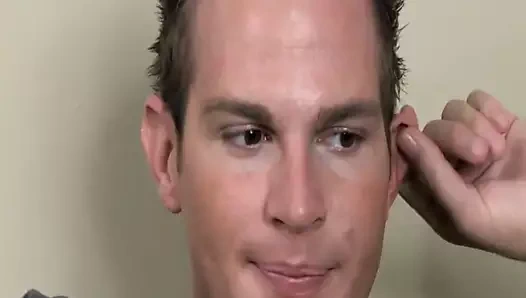 Mutlu twink senin için aletini çekiştiriyor