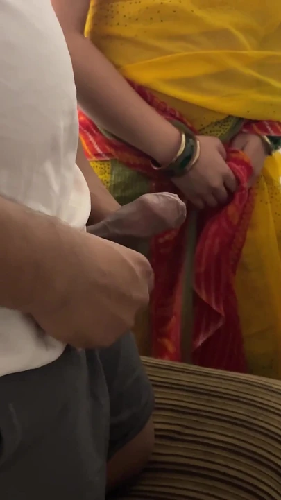 Üvey teyzemin göğüslerini görünce onu sikmek istedim.