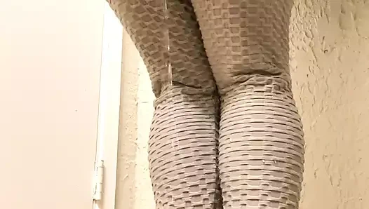 Pis emmy - umutsuzca tayt pantolonumu ıslatıyor